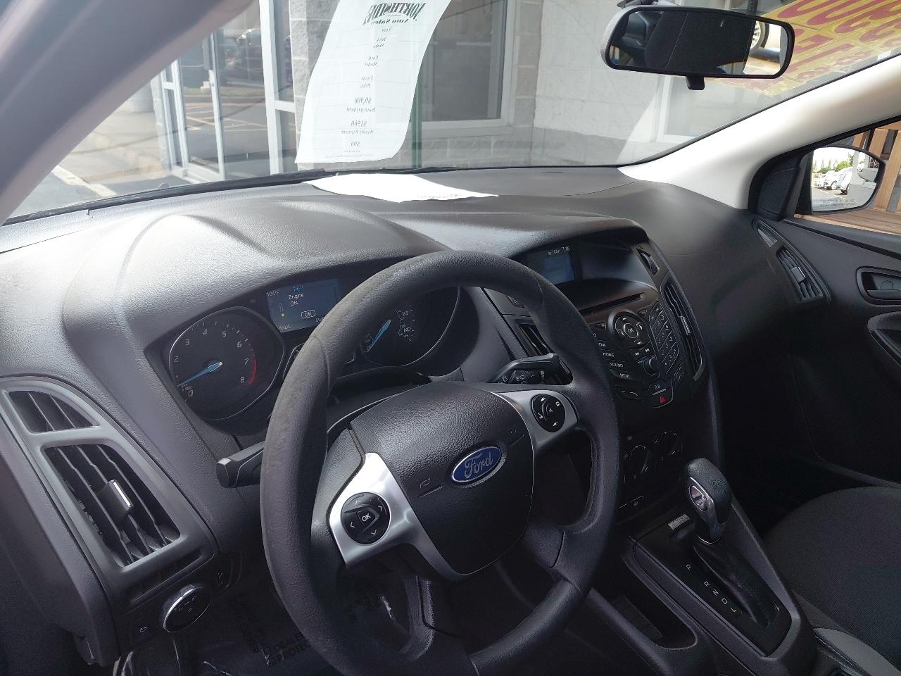 Ford Focus 4dr Sdn S 2014