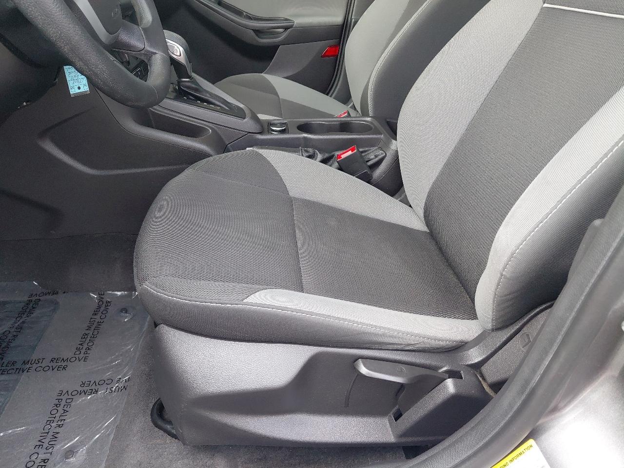 Ford Focus 4dr Sdn S 2014