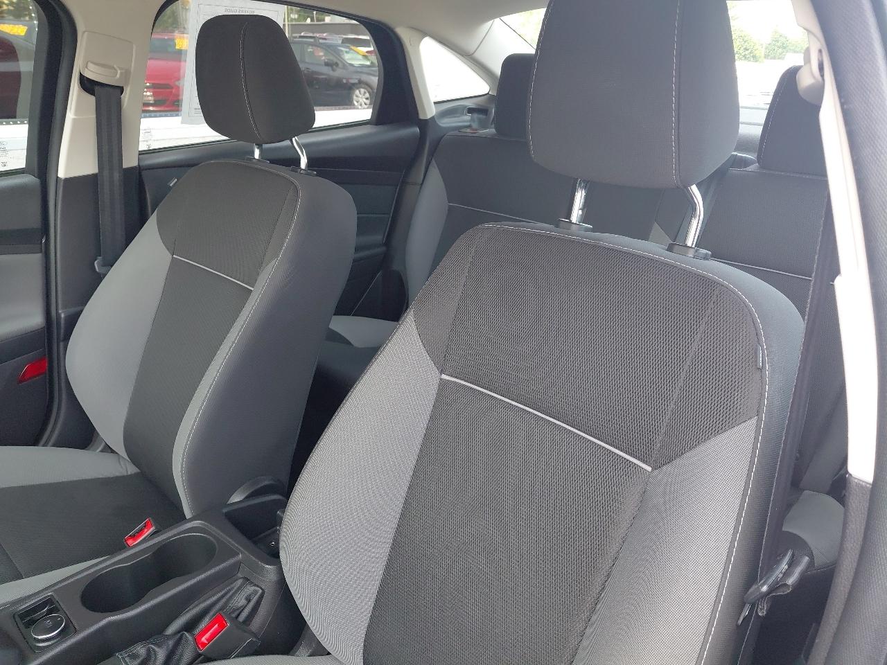 Ford Focus 4dr Sdn S 2014