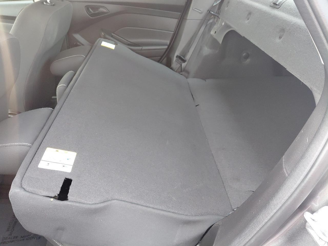 Ford Focus 4dr Sdn S 2014