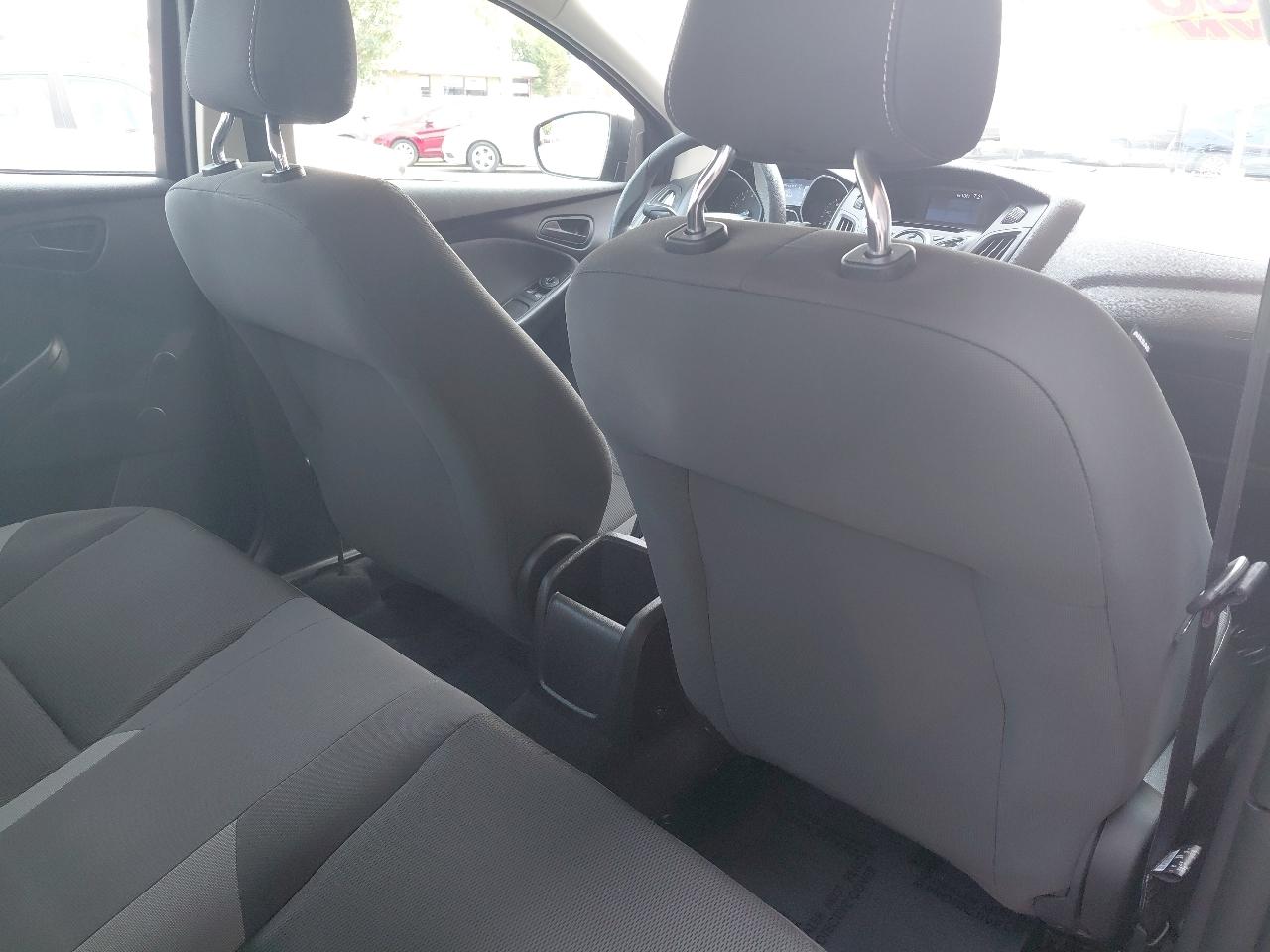 Ford Focus 4dr Sdn S 2014