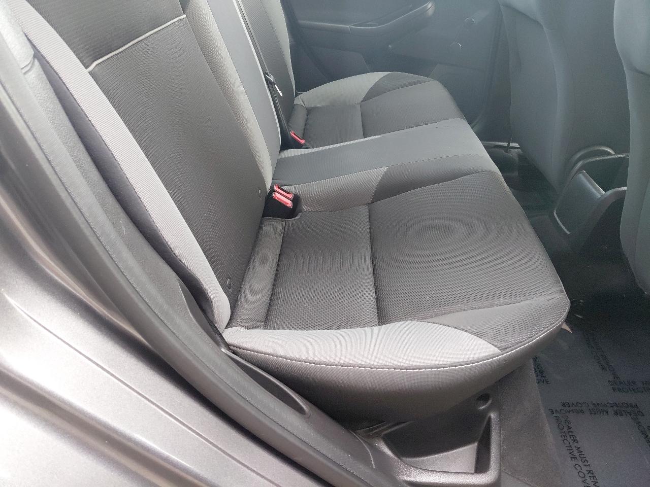 Ford Focus 4dr Sdn S 2014