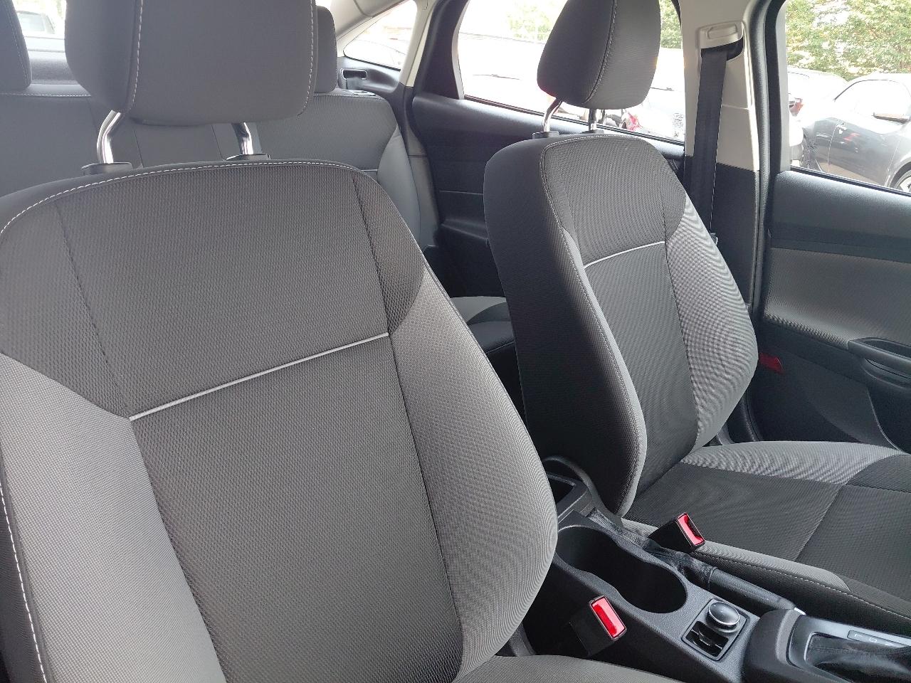 Ford Focus 4dr Sdn S 2014