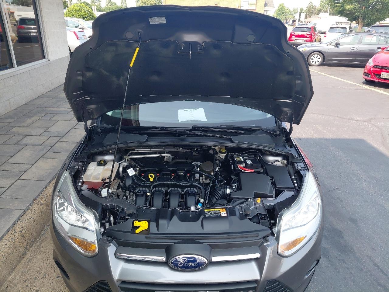 Ford Focus 4dr Sdn S 2014