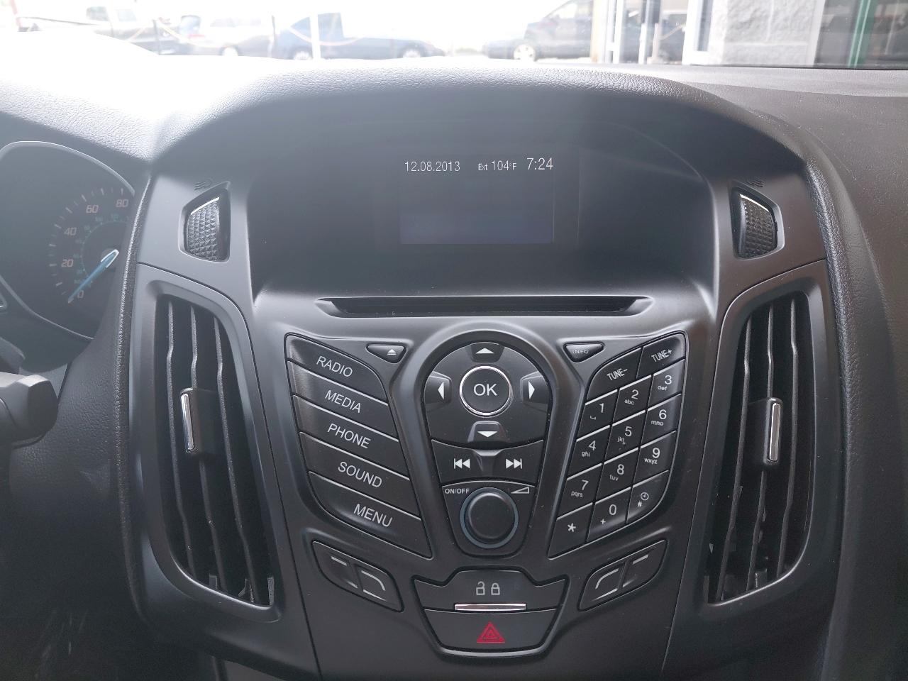 Ford Focus 4dr Sdn S 2014