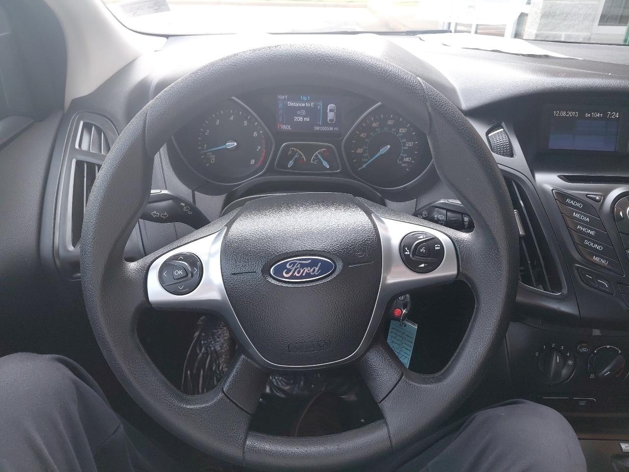 Ford Focus 4dr Sdn S 2014