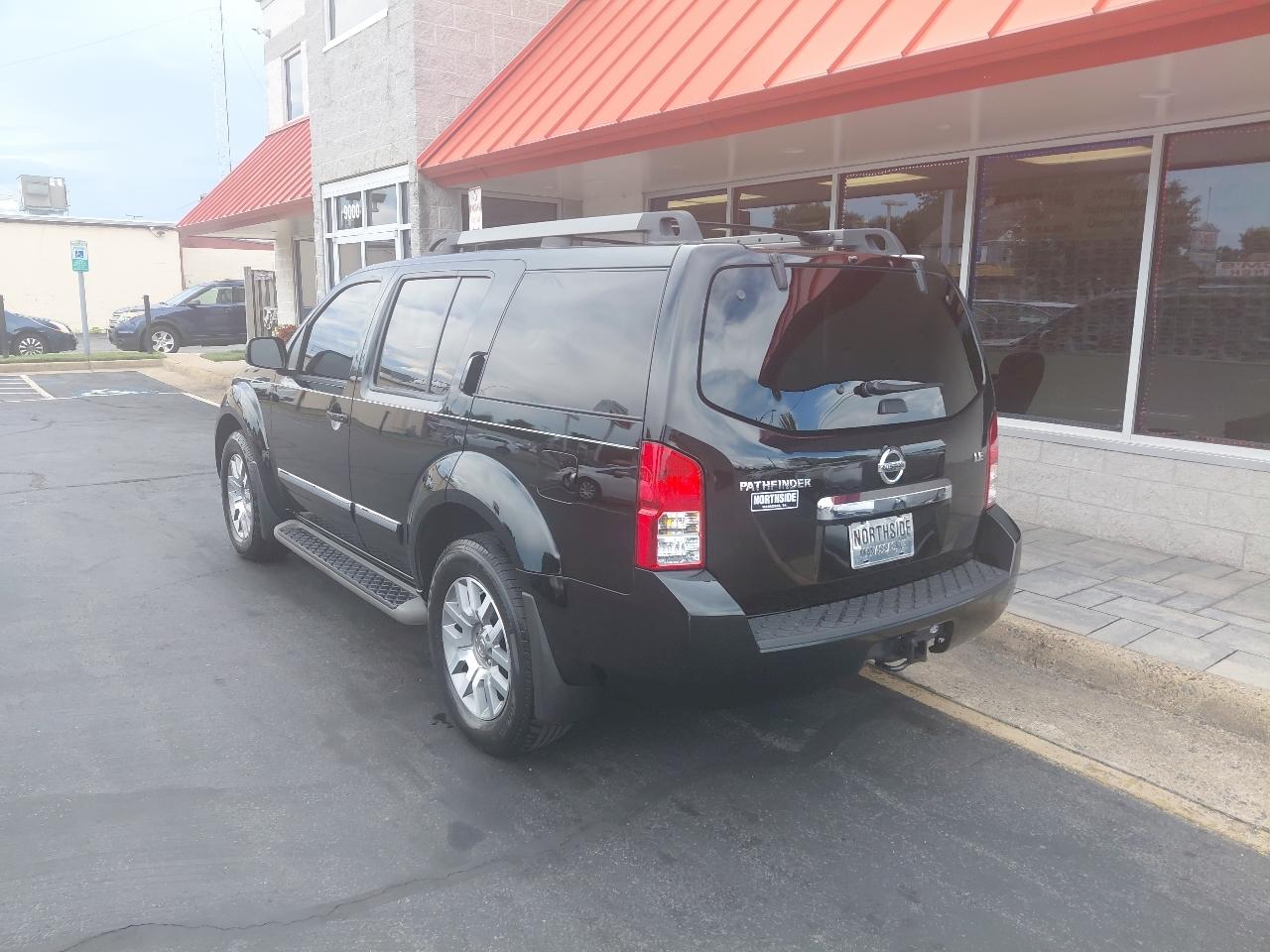 Nissan Pathfinder 2WD 4dr V6 LE 2010