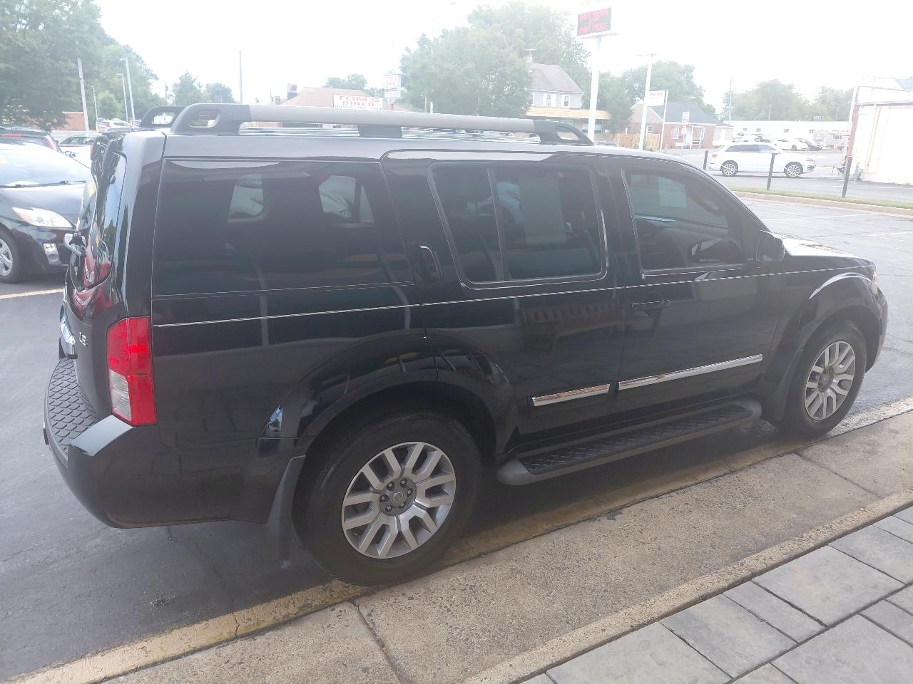 Nissan Pathfinder 2WD 4dr V6 LE 2010