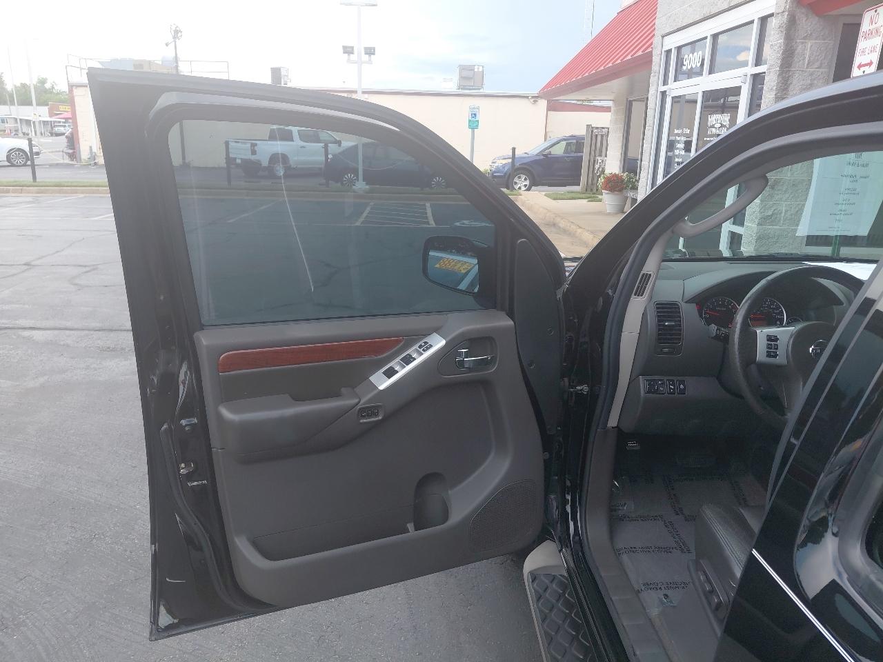 Nissan Pathfinder 2WD 4dr V6 LE 2010