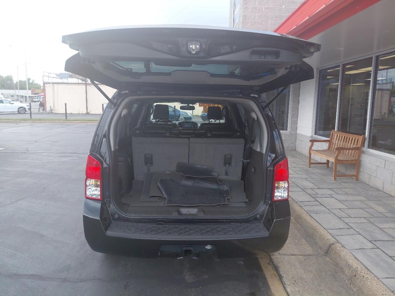 Nissan Pathfinder 2WD 4dr V6 LE 2010