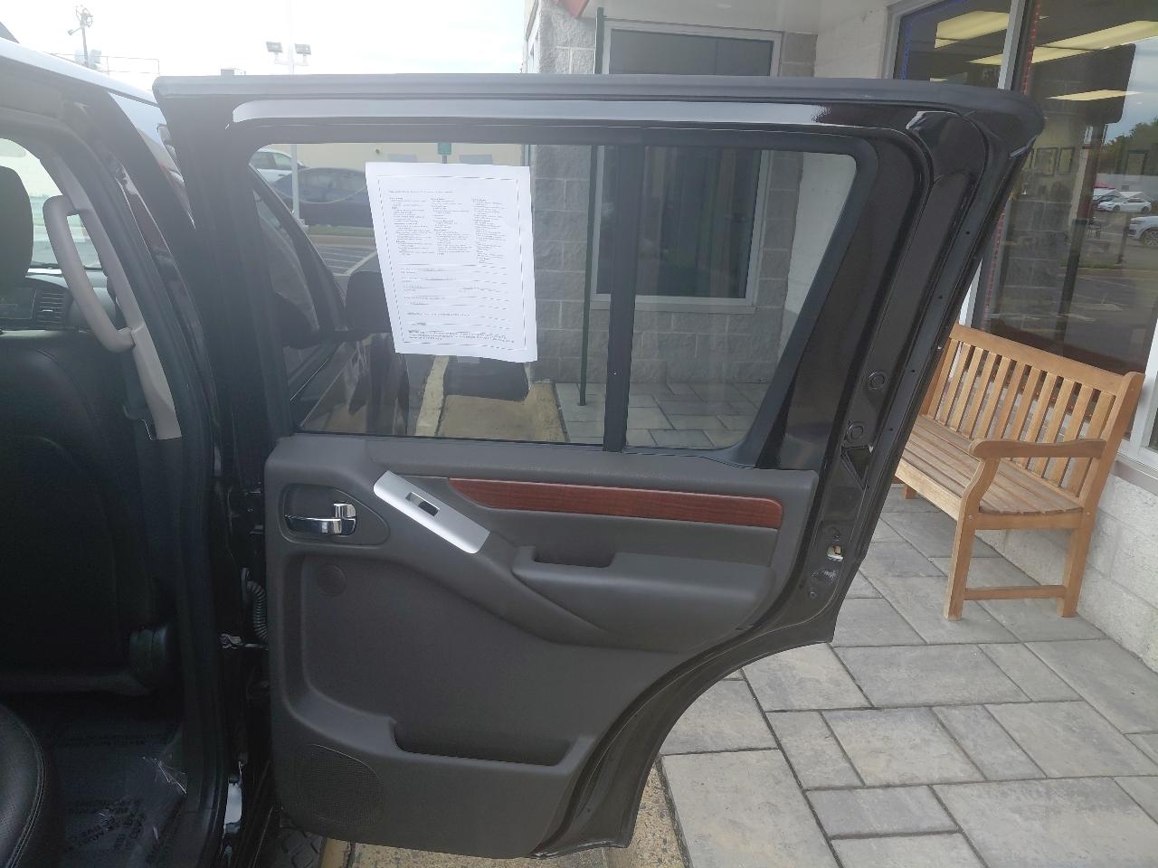 Nissan Pathfinder 2WD 4dr V6 LE 2010