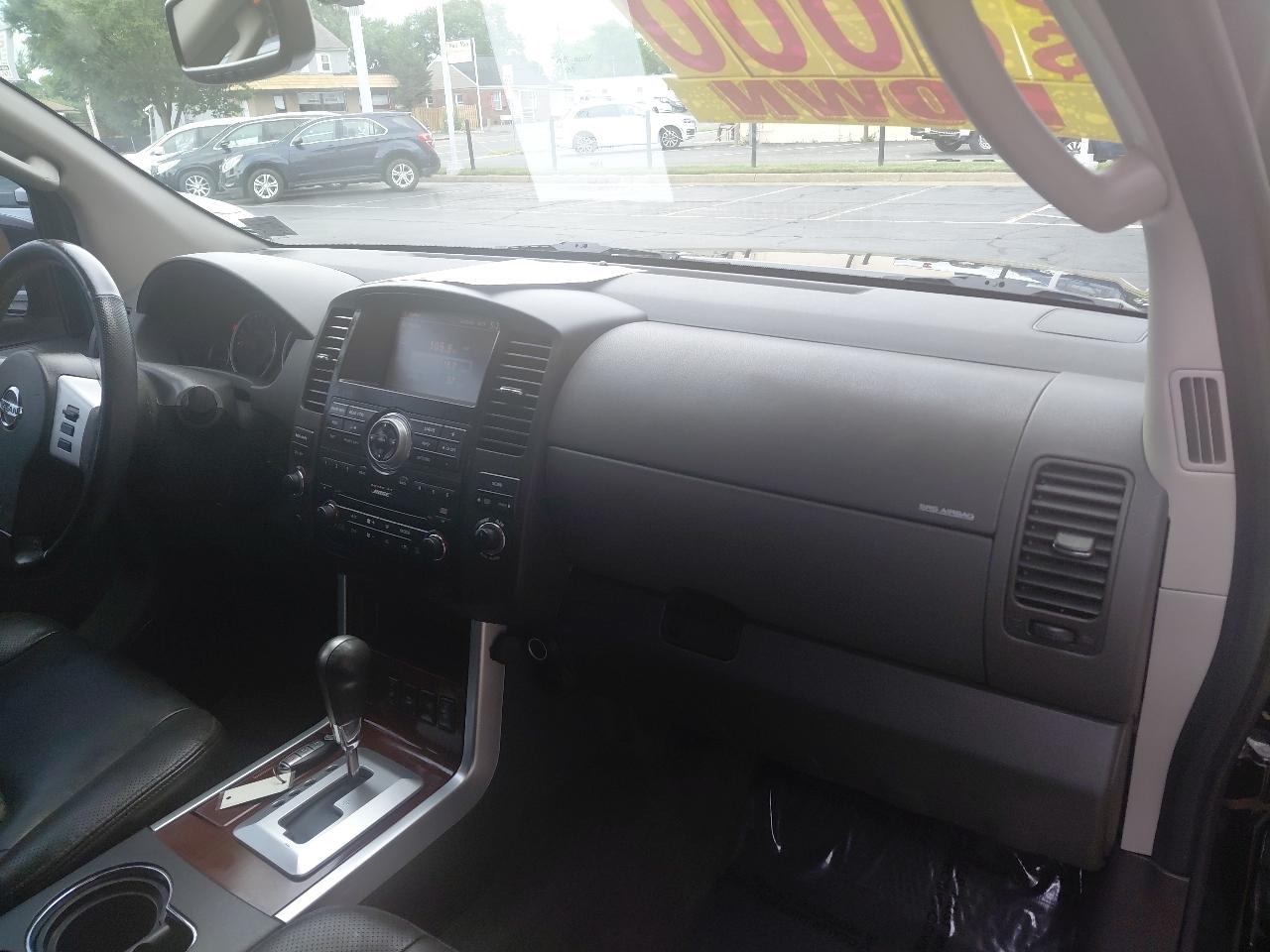 Nissan Pathfinder 2WD 4dr V6 LE 2010