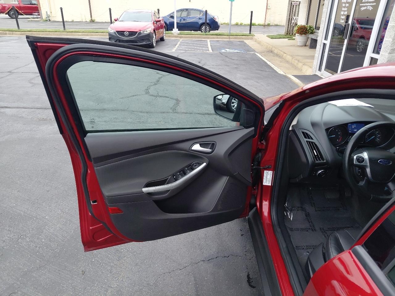 Ford Focus 4dr Sdn SE 2014