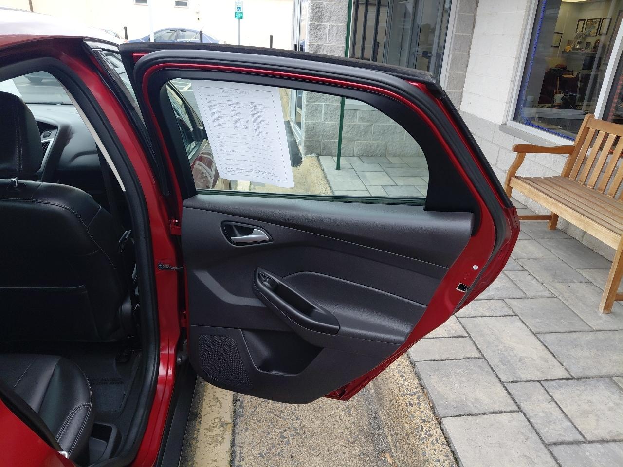 Ford Focus 4dr Sdn SE 2014