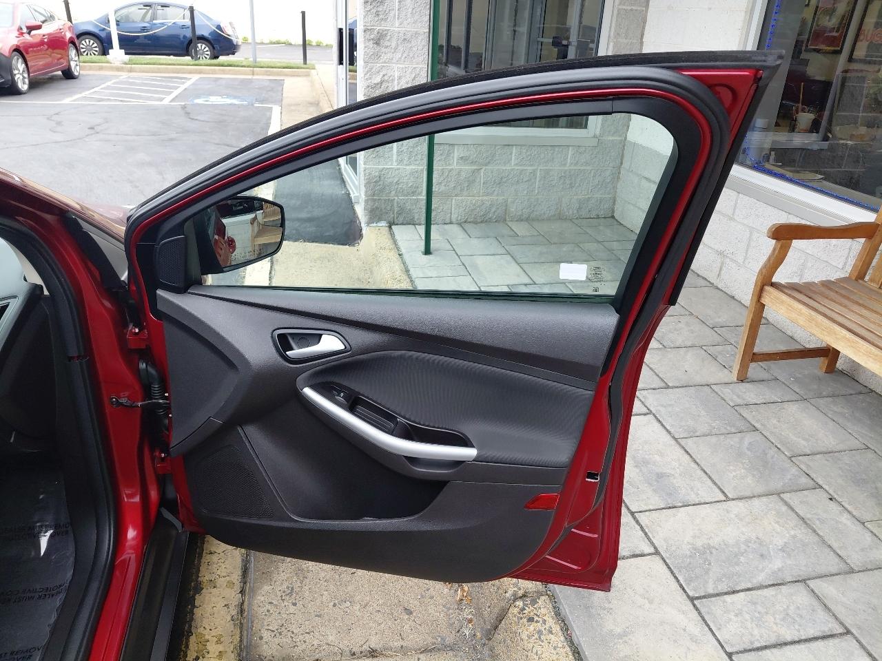 Ford Focus 4dr Sdn SE 2014