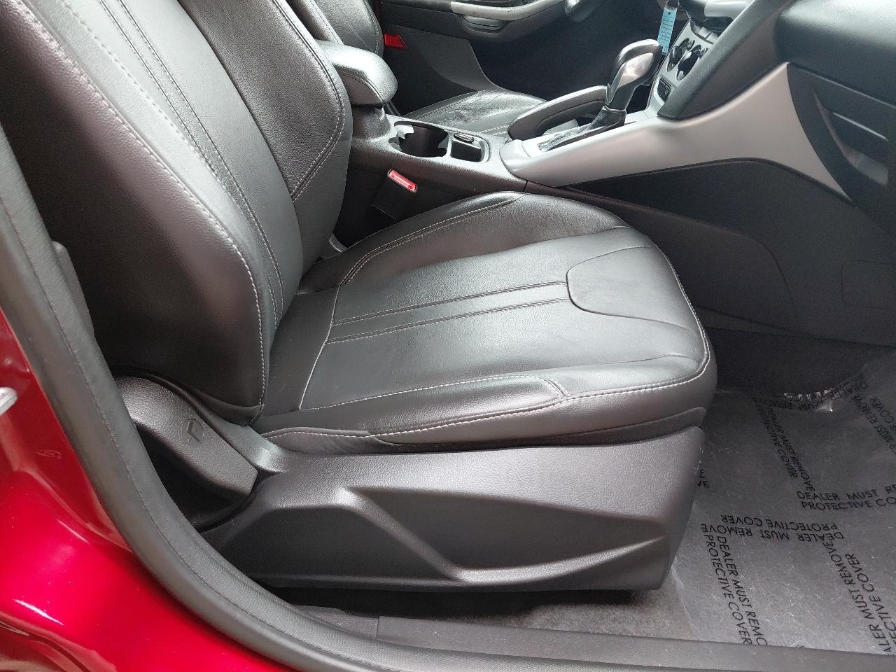 Ford Focus 4dr Sdn SE 2014