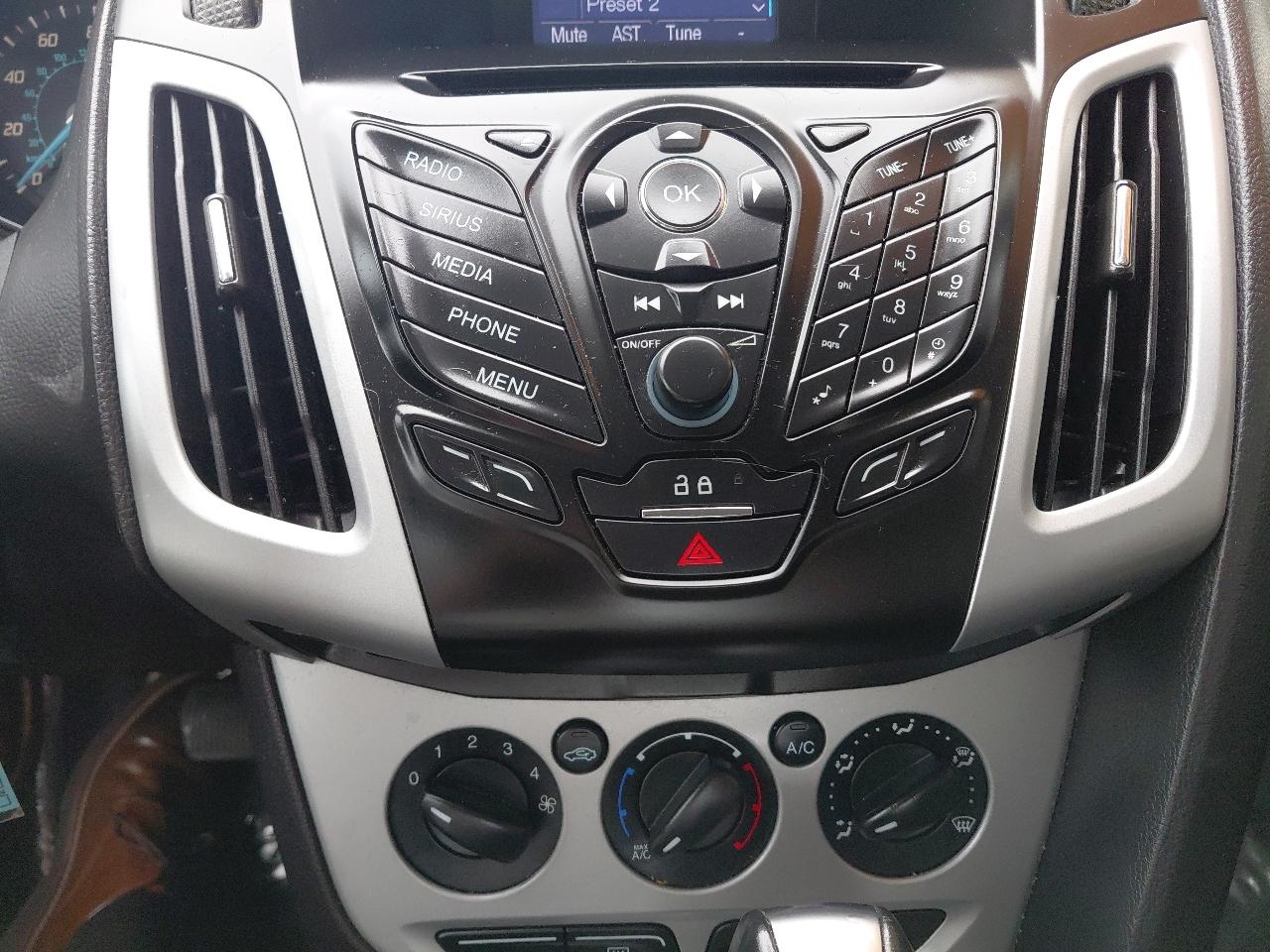 Ford Focus 4dr Sdn SE 2014