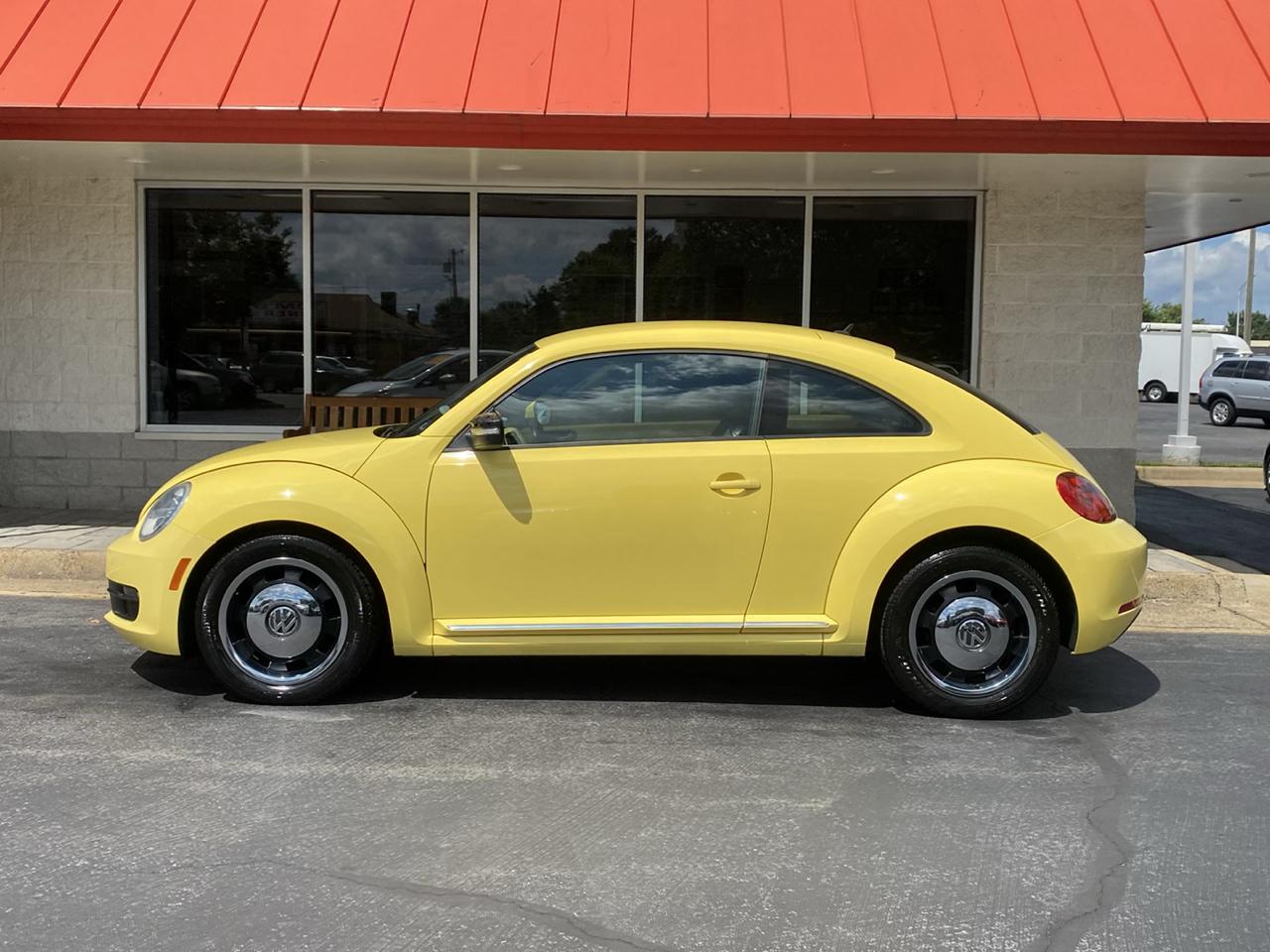 Volkswagen Beetle 2dr Cpe Auto 2.5L PZEV 2012