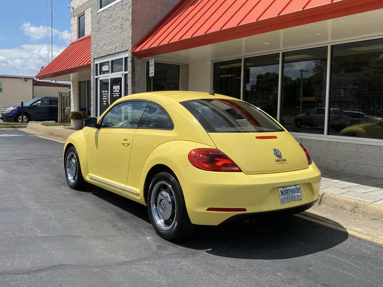Volkswagen Beetle 2dr Cpe Auto 2.5L PZEV 2012