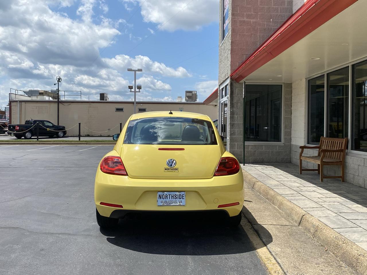 Volkswagen Beetle 2dr Cpe Auto 2.5L PZEV 2012
