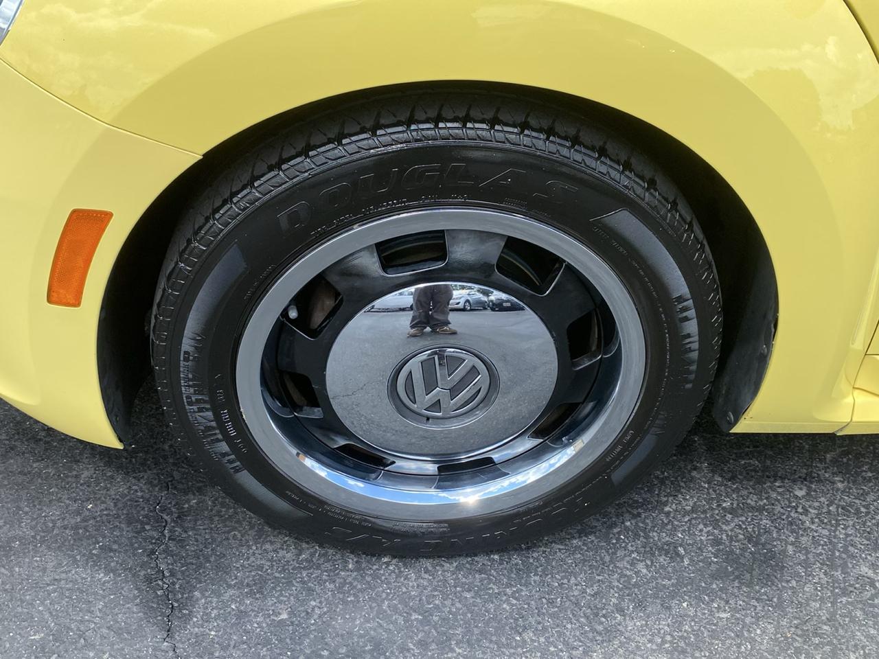 Volkswagen Beetle 2dr Cpe Auto 2.5L PZEV 2012