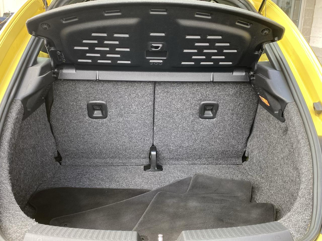 Volkswagen Beetle 2dr Cpe Auto 2.5L PZEV 2012
