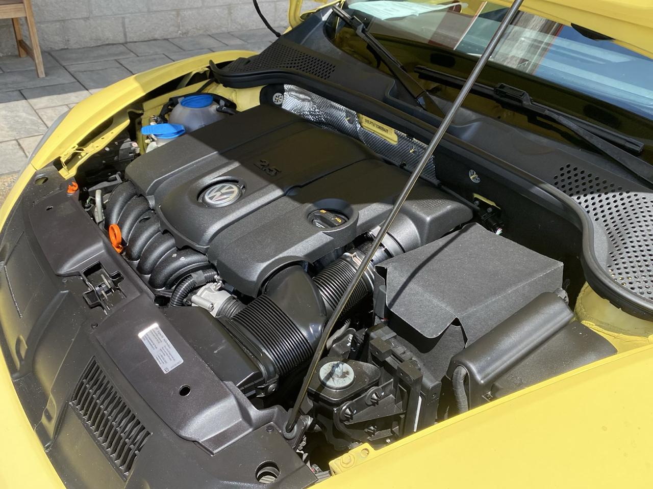 Volkswagen Beetle 2dr Cpe Auto 2.5L PZEV 2012