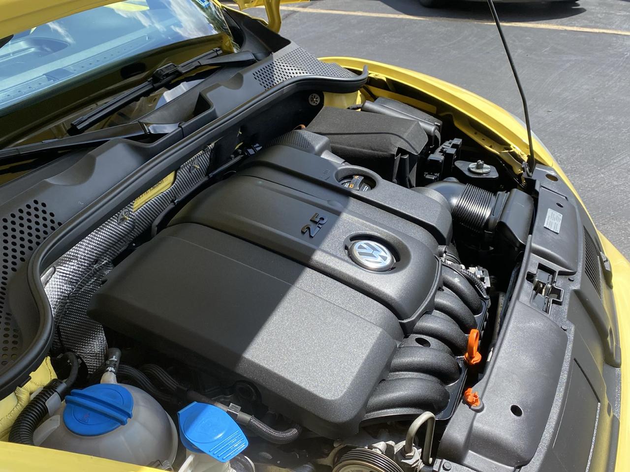 Volkswagen Beetle 2dr Cpe Auto 2.5L PZEV 2012