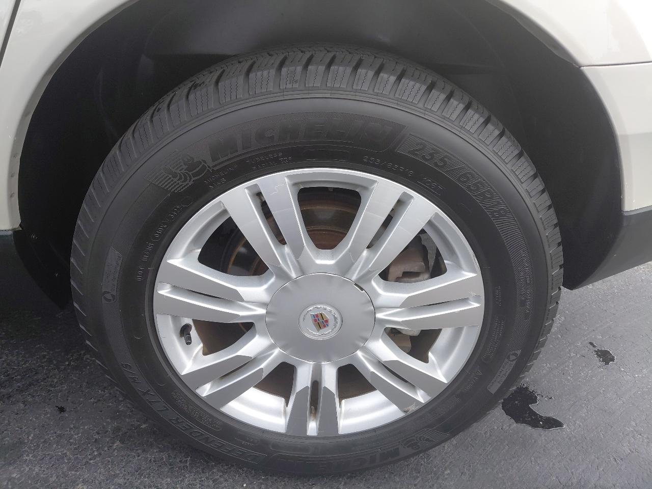 Cadillac SRX FWD 4dr Luxury Collection 2011