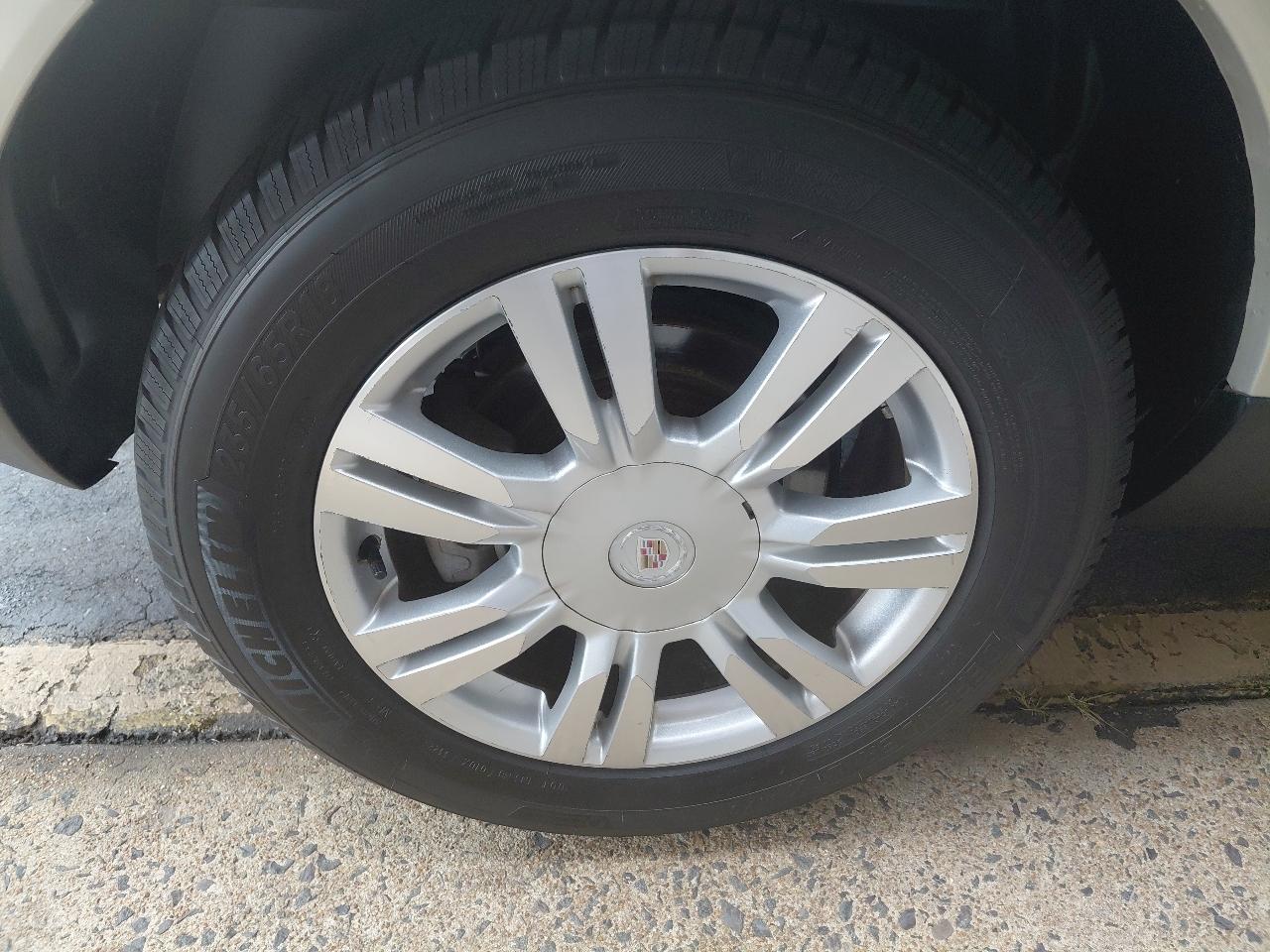 Cadillac SRX FWD 4dr Luxury Collection 2011