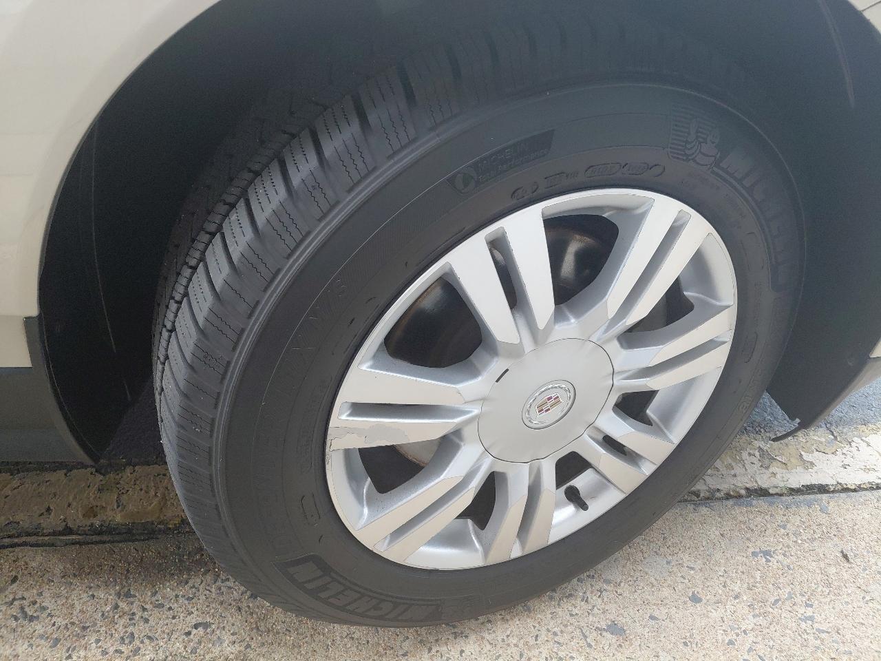 Cadillac SRX FWD 4dr Luxury Collection 2011