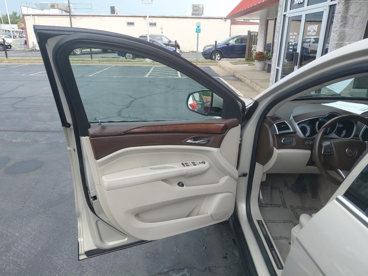 Cadillac SRX FWD 4dr Luxury Collection 2011