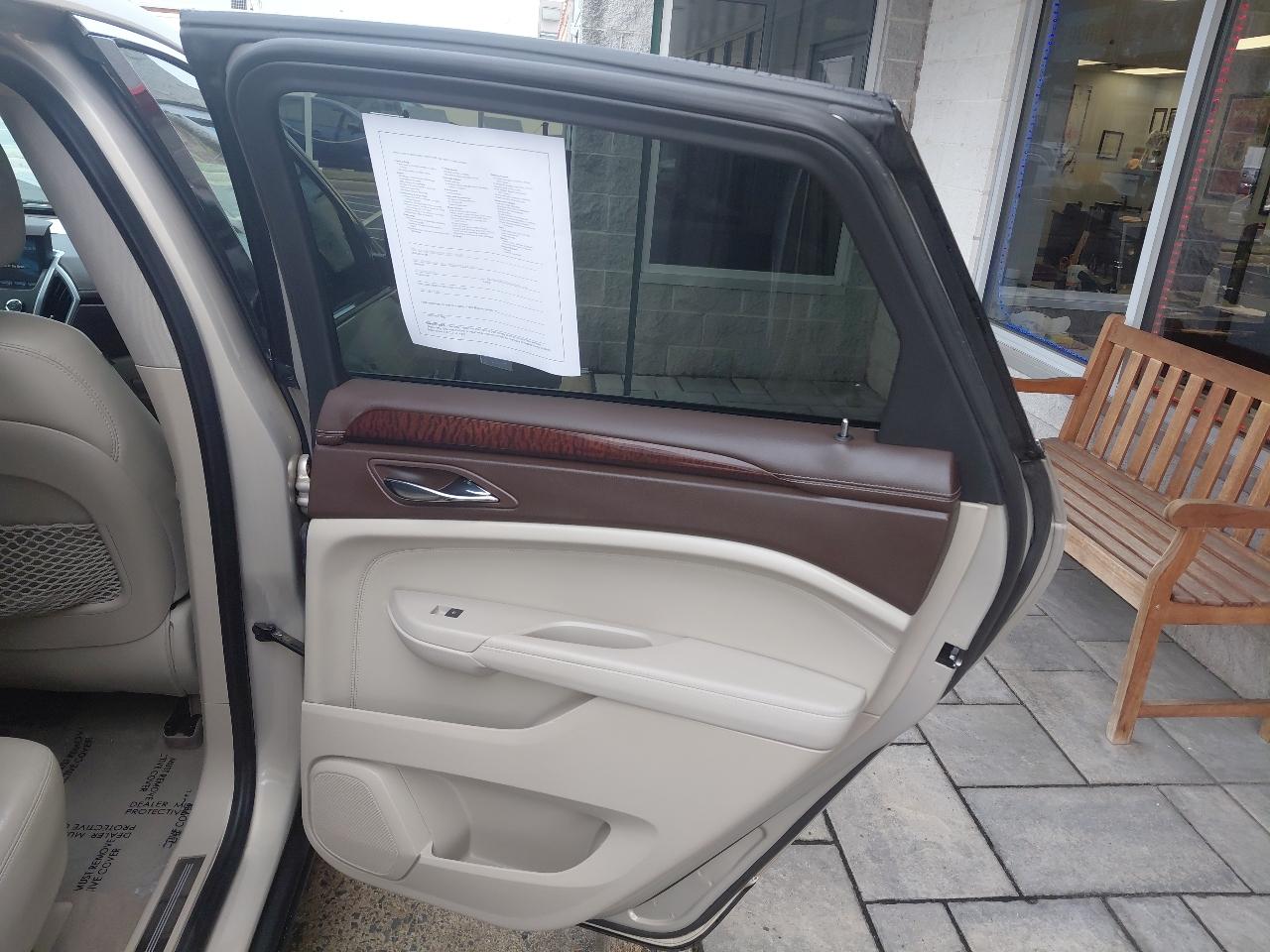 Cadillac SRX FWD 4dr Luxury Collection 2011