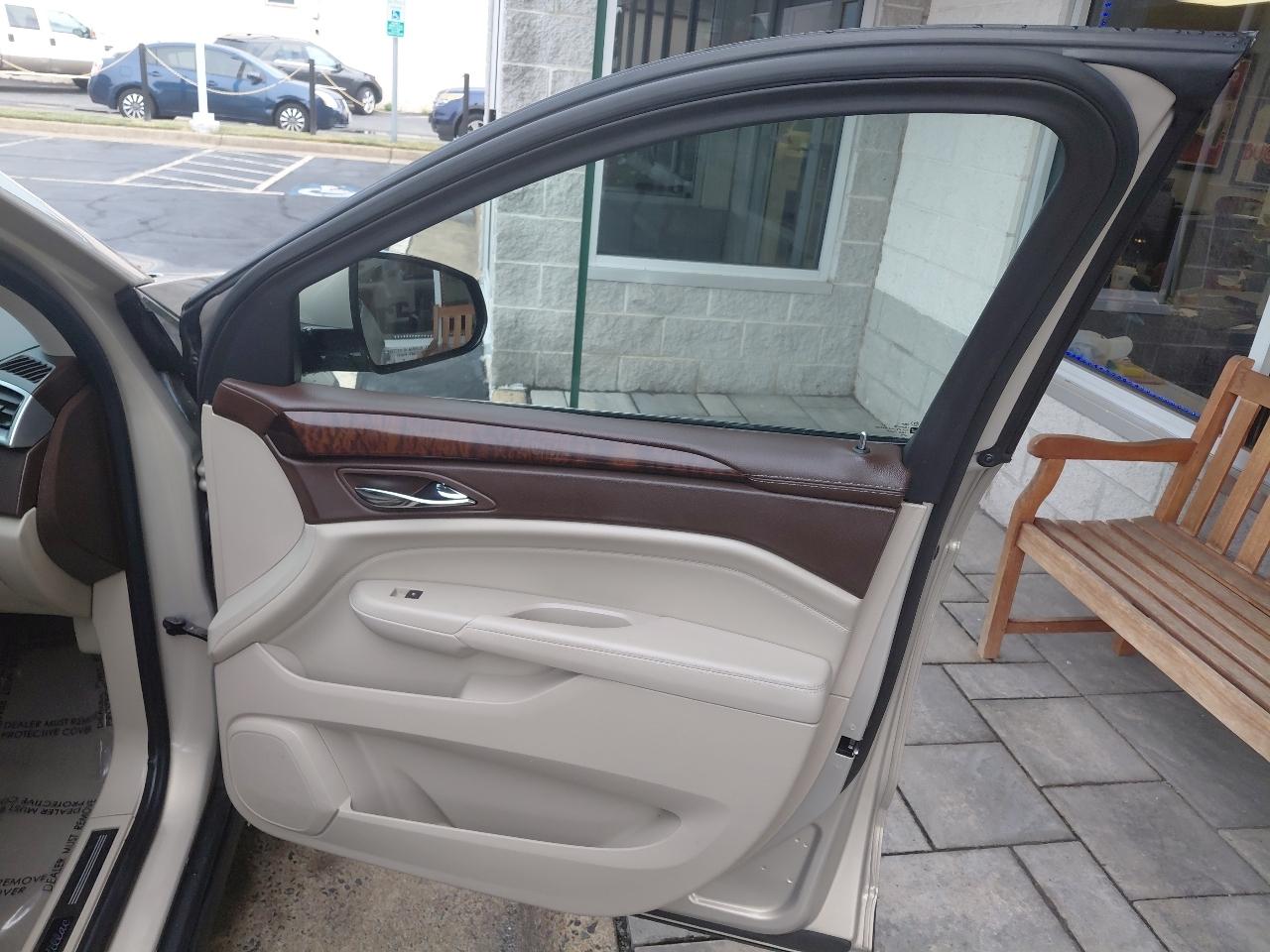 Cadillac SRX FWD 4dr Luxury Collection 2011