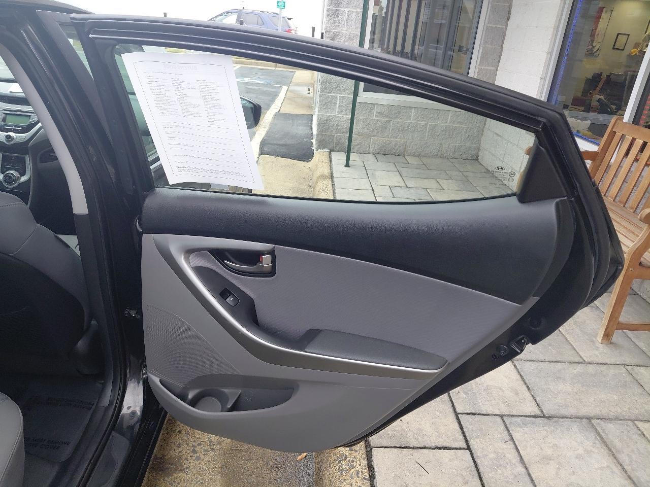 Hyundai Elantra 4dr Sdn Auto GLS PZEV (Ulsan Plant) 2012