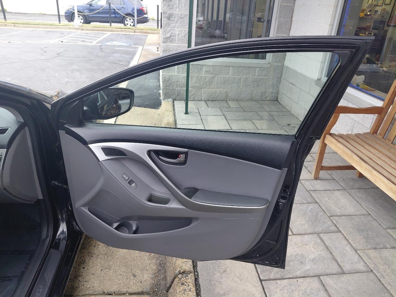 Hyundai Elantra 4dr Sdn Auto GLS PZEV (Ulsan Plant) 2012