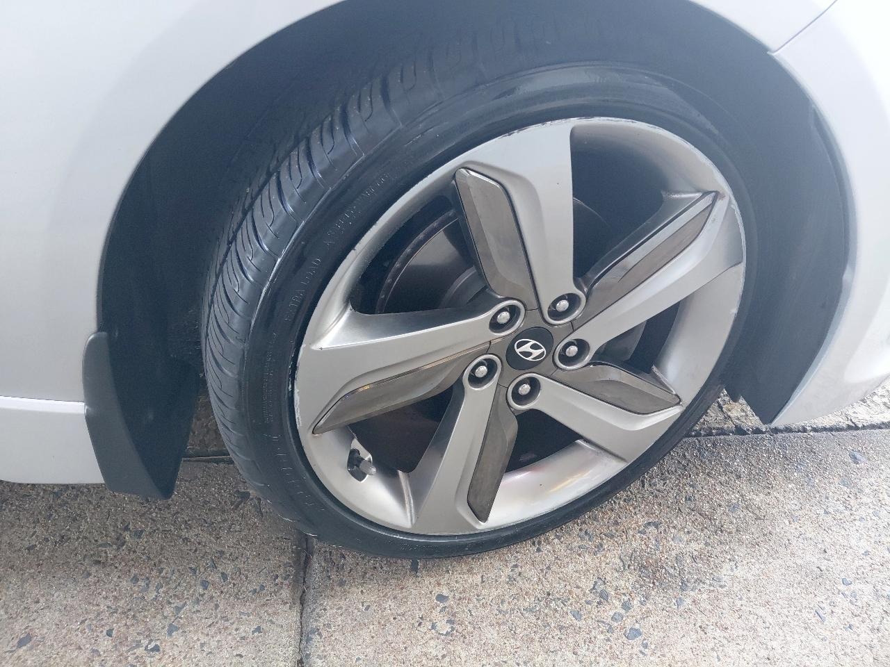 Hyundai Veloster 3dr Cpe Auto Turbo w/Black Int 2013
