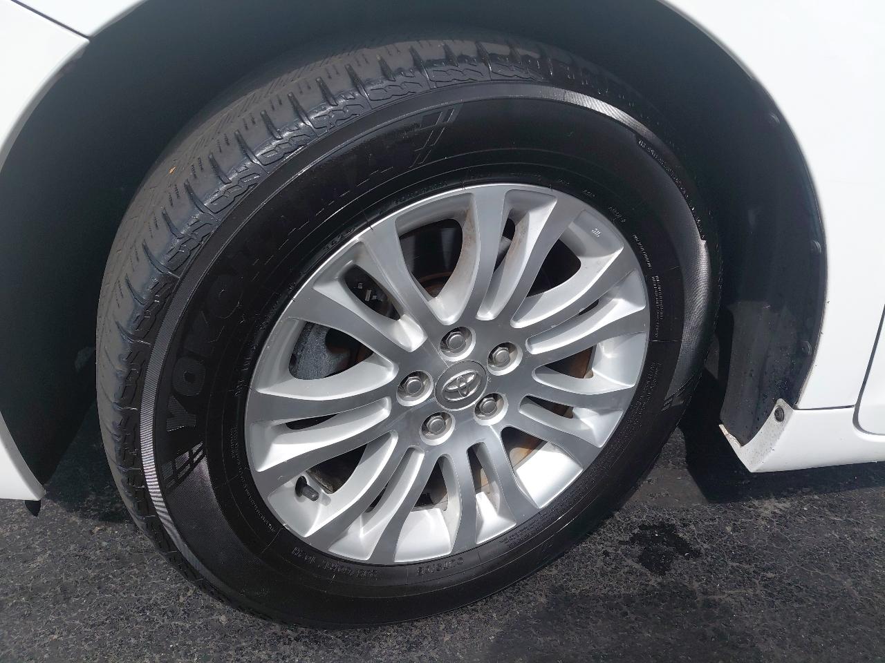 Toyota Sienna 5dr 7-Pass Van V6 XLE AAS FWD (Natl) 2014