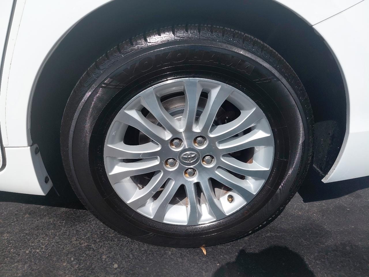 Toyota Sienna 5dr 7-Pass Van V6 XLE AAS FWD (Natl) 2014