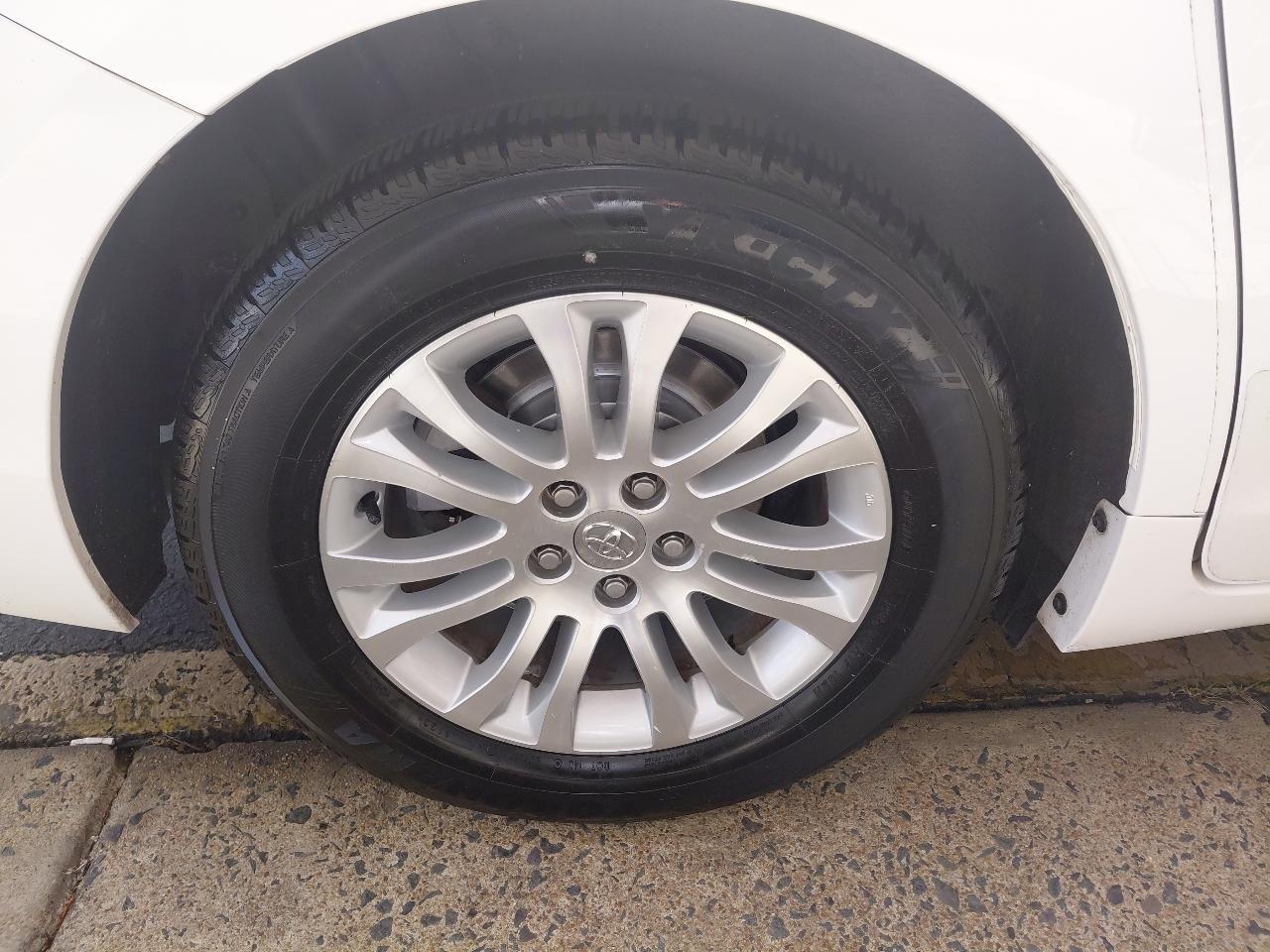 Toyota Sienna 5dr 7-Pass Van V6 XLE AAS FWD (Natl) 2014