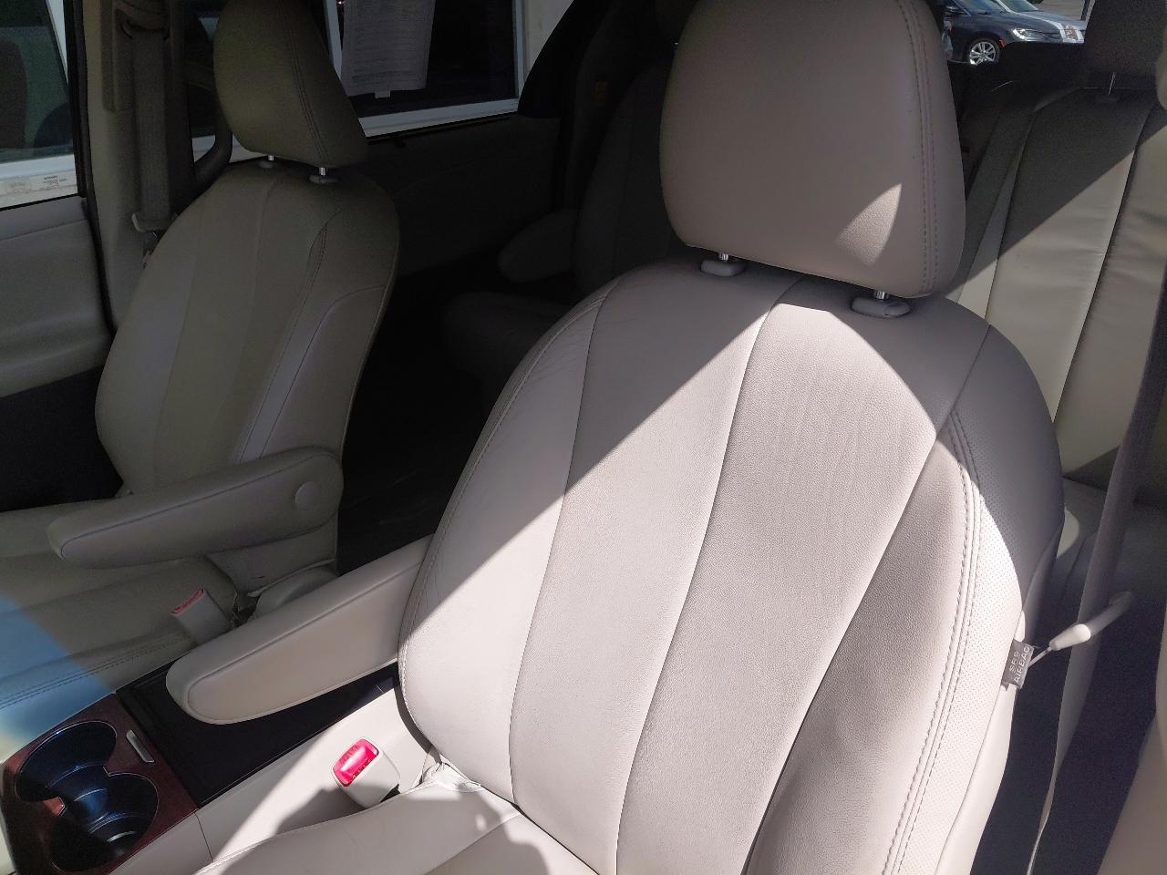 Toyota Sienna 5dr 7-Pass Van V6 XLE AAS FWD (Natl) 2014