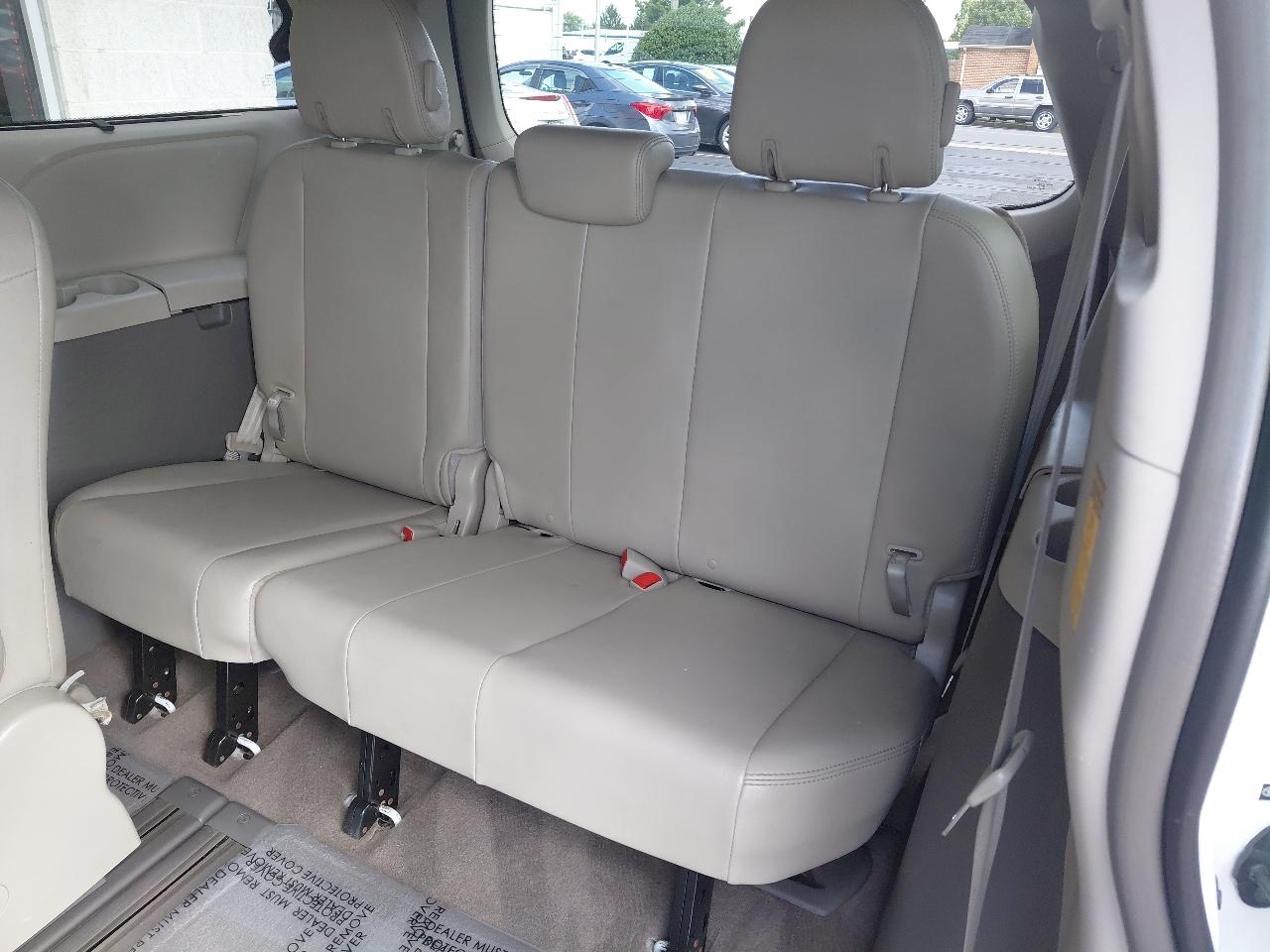 Toyota Sienna 5dr 7-Pass Van V6 XLE AAS FWD (Natl) 2014