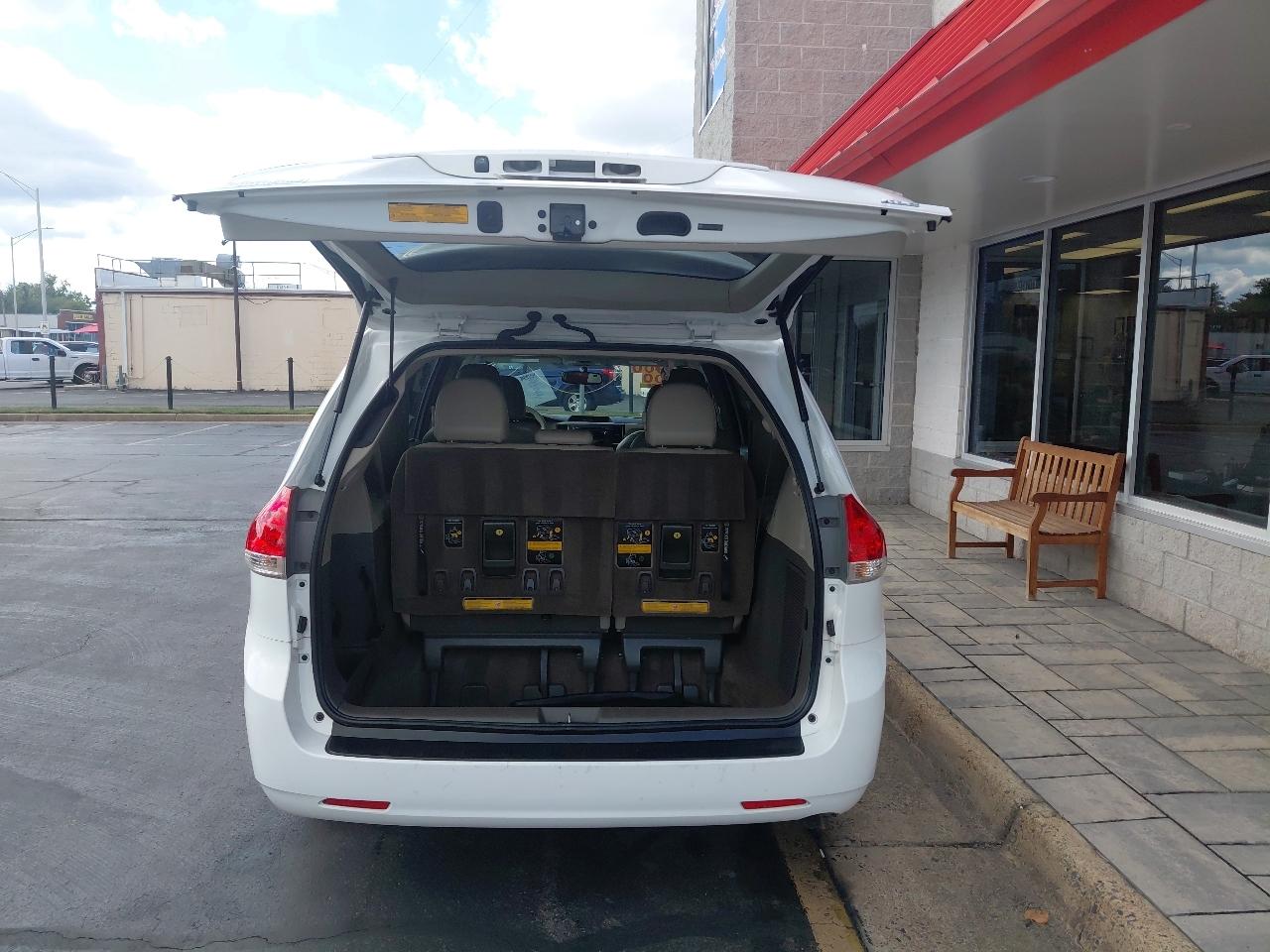 Toyota Sienna 5dr 7-Pass Van V6 XLE AAS FWD (Natl) 2014