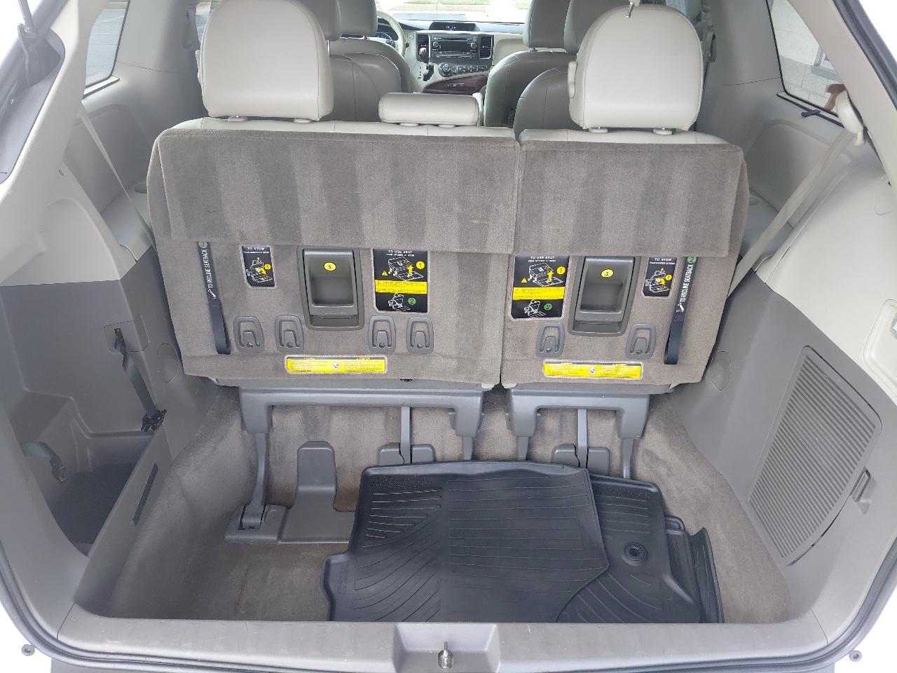 Toyota Sienna 5dr 7-Pass Van V6 XLE AAS FWD (Natl) 2014