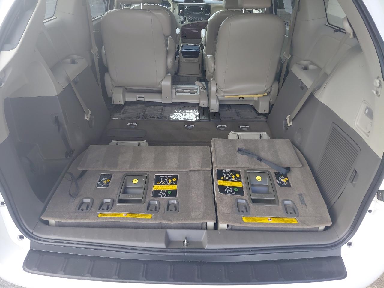 Toyota Sienna 5dr 7-Pass Van V6 XLE AAS FWD (Natl) 2014