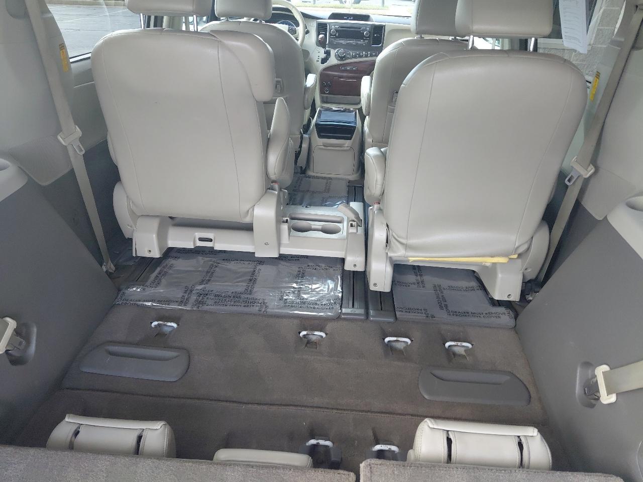 Toyota Sienna 5dr 7-Pass Van V6 XLE AAS FWD (Natl) 2014