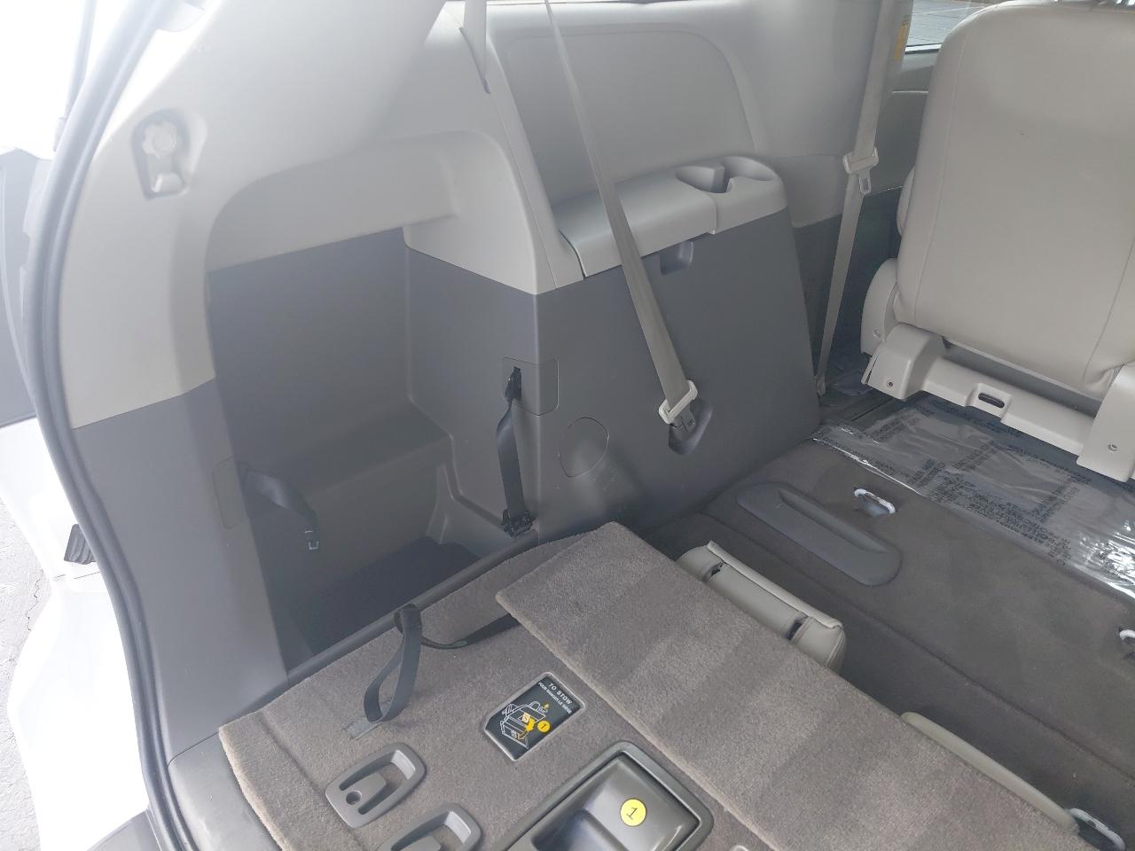 Toyota Sienna 5dr 7-Pass Van V6 XLE AAS FWD (Natl) 2014