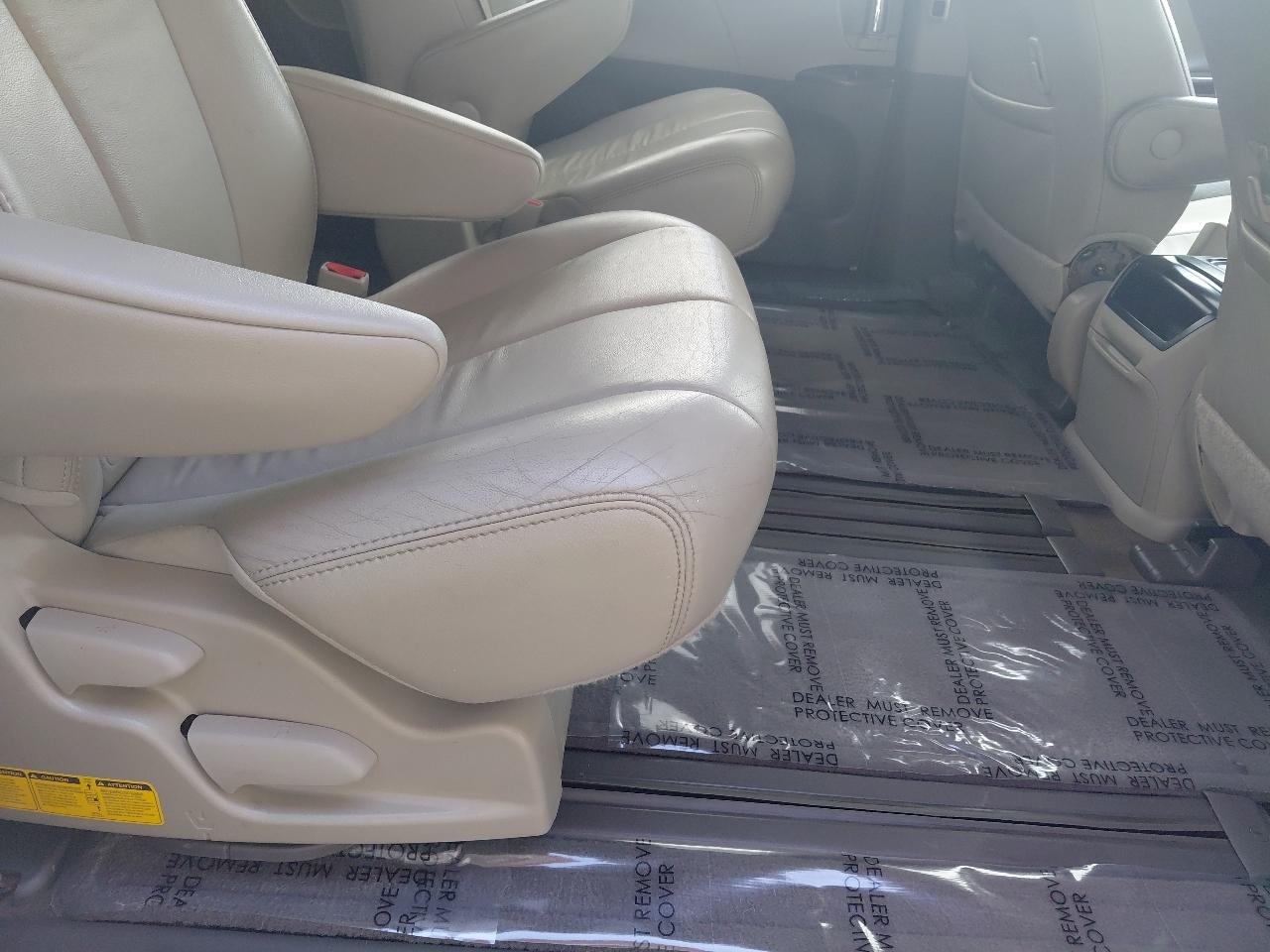 Toyota Sienna 5dr 7-Pass Van V6 XLE AAS FWD (Natl) 2014