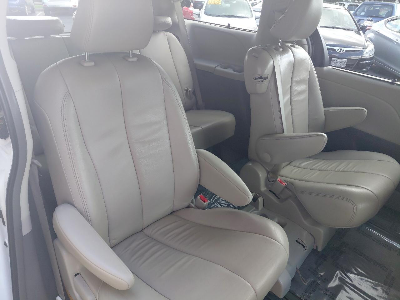 Toyota Sienna 5dr 7-Pass Van V6 XLE AAS FWD (Natl) 2014