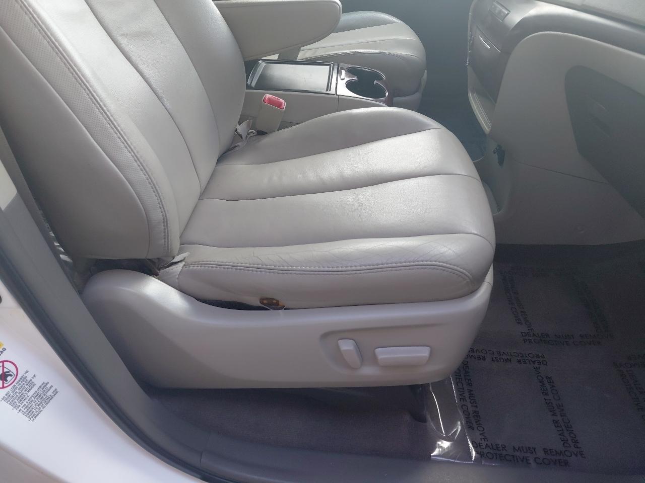 Toyota Sienna 5dr 7-Pass Van V6 XLE AAS FWD (Natl) 2014